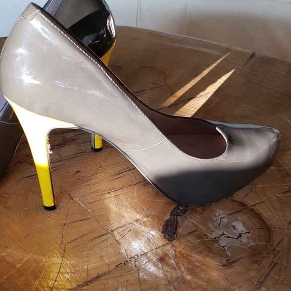 Vince Camuto patent leather twotone heels size 8.5 - Picture 9 of 9
